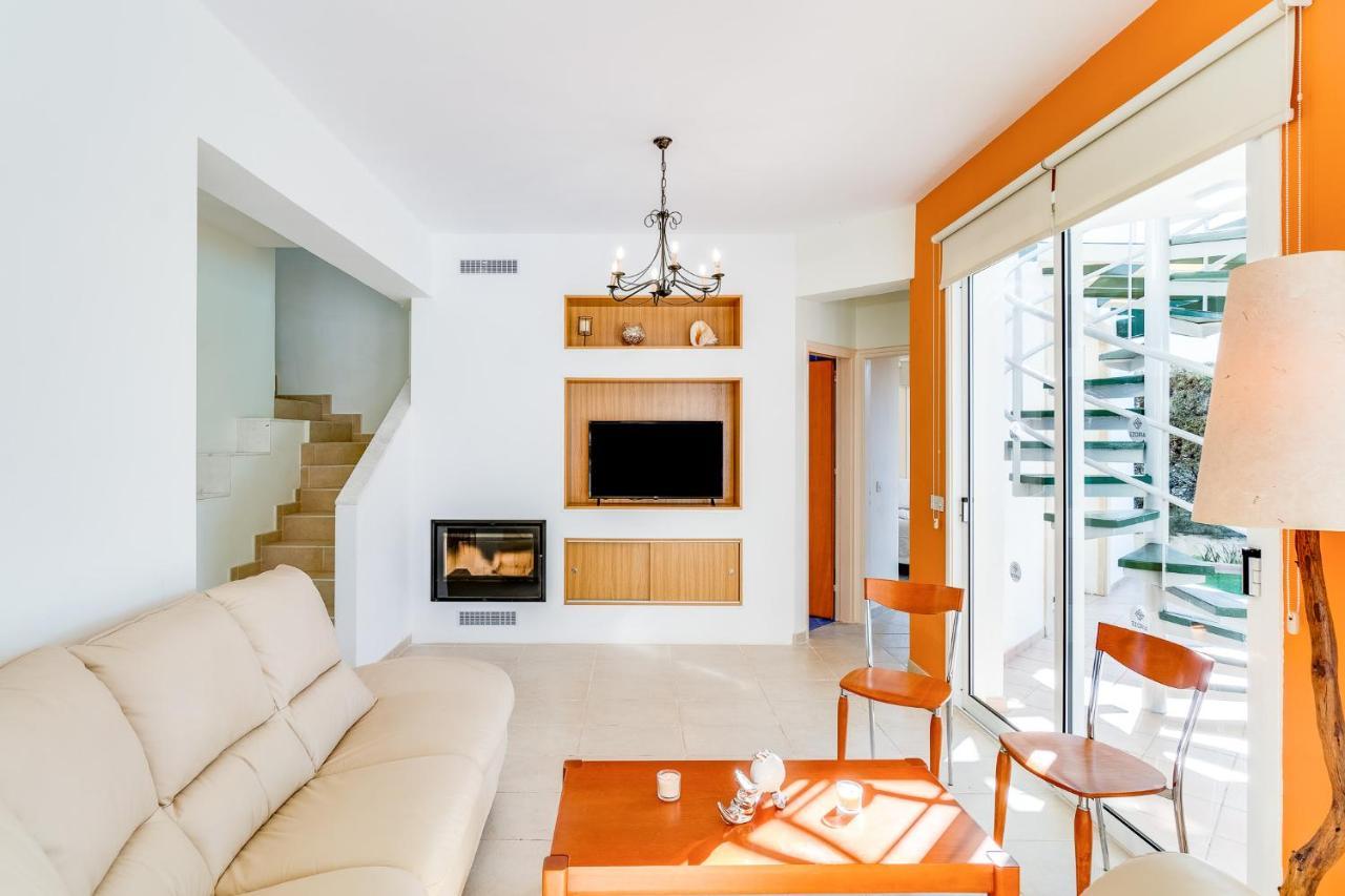 Villa Poseidon Gardens By Ezoria Villas Larnaca Buitenkant foto