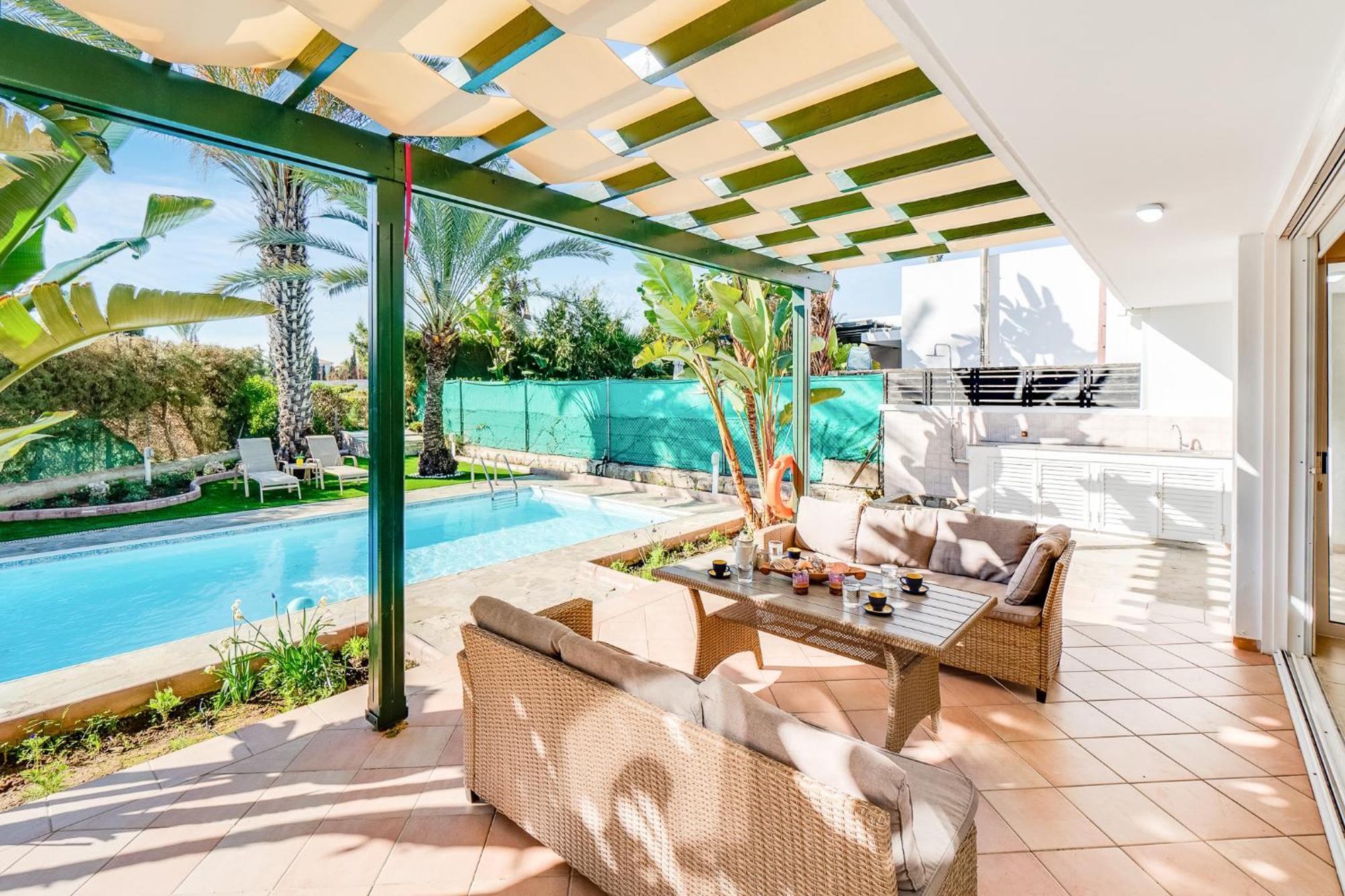 Villa Poseidon Gardens By Ezoria Villas Larnaca Buitenkant foto